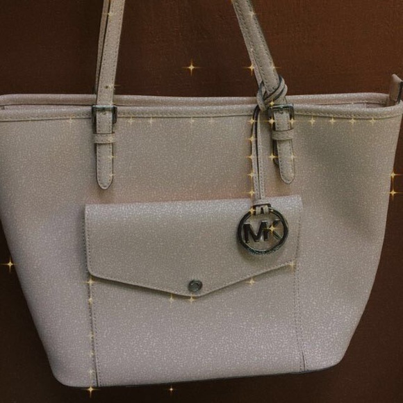 Michael Kors Handbags - MICKEL KORS PURSE 👜